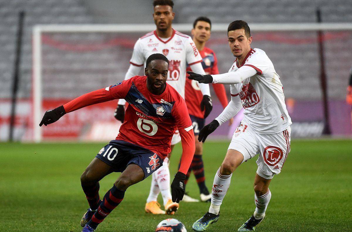 会上展现出 会上展现出